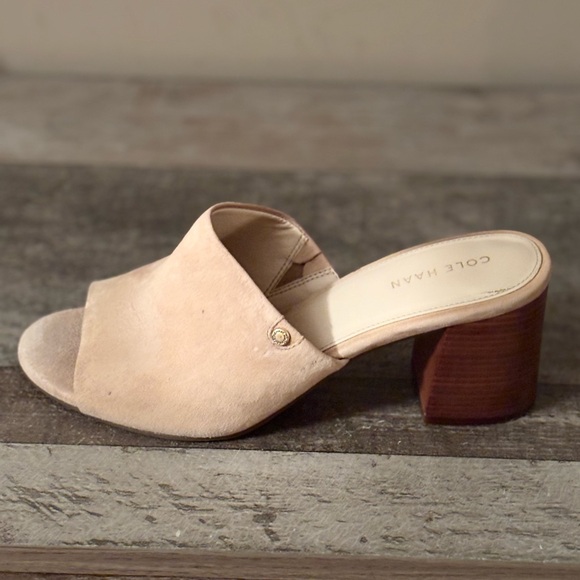 COLE HAAN DANIA BEIGE SUEDE OPEN TOE MULE SIZE 7 - Picture 4 of 7